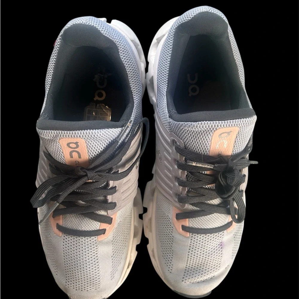 On Running Gray and White Athletic Shoes with Cloud Cushioning - Picture 6 of 9